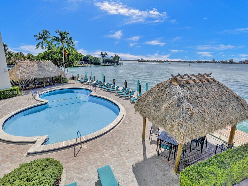 出租: $2,800 (1 贝兹, 1 浴室, 950 平方英尺)