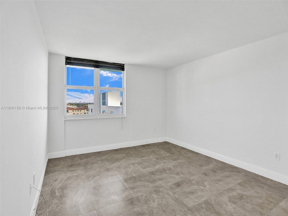 出租: $2,800 (1 贝兹, 1 浴室, 950 平方英尺)