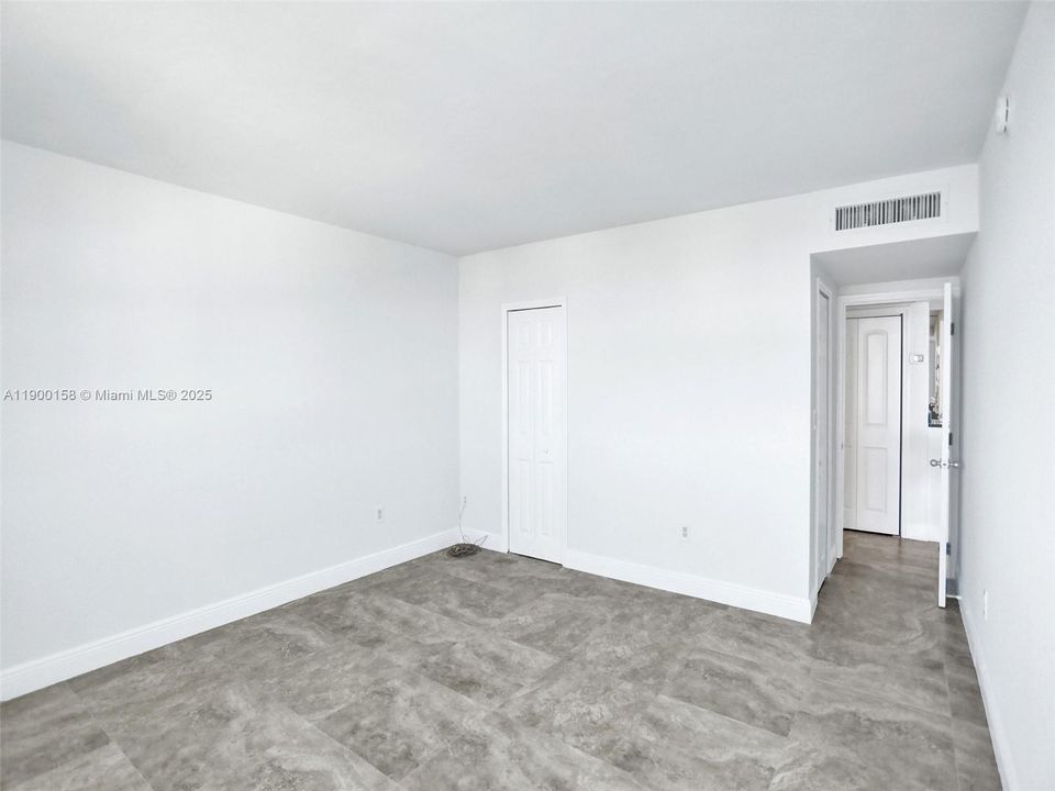 出租: $2,800 (1 贝兹, 1 浴室, 950 平方英尺)