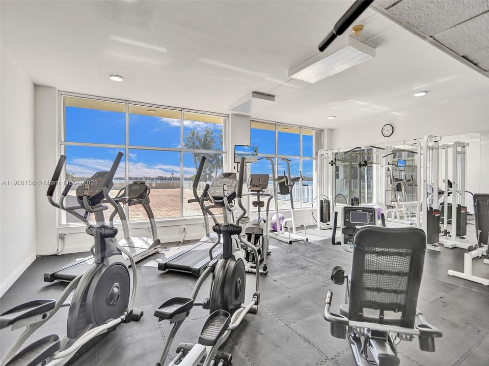 出租: $2,800 (1 贝兹, 1 浴室, 950 平方英尺)