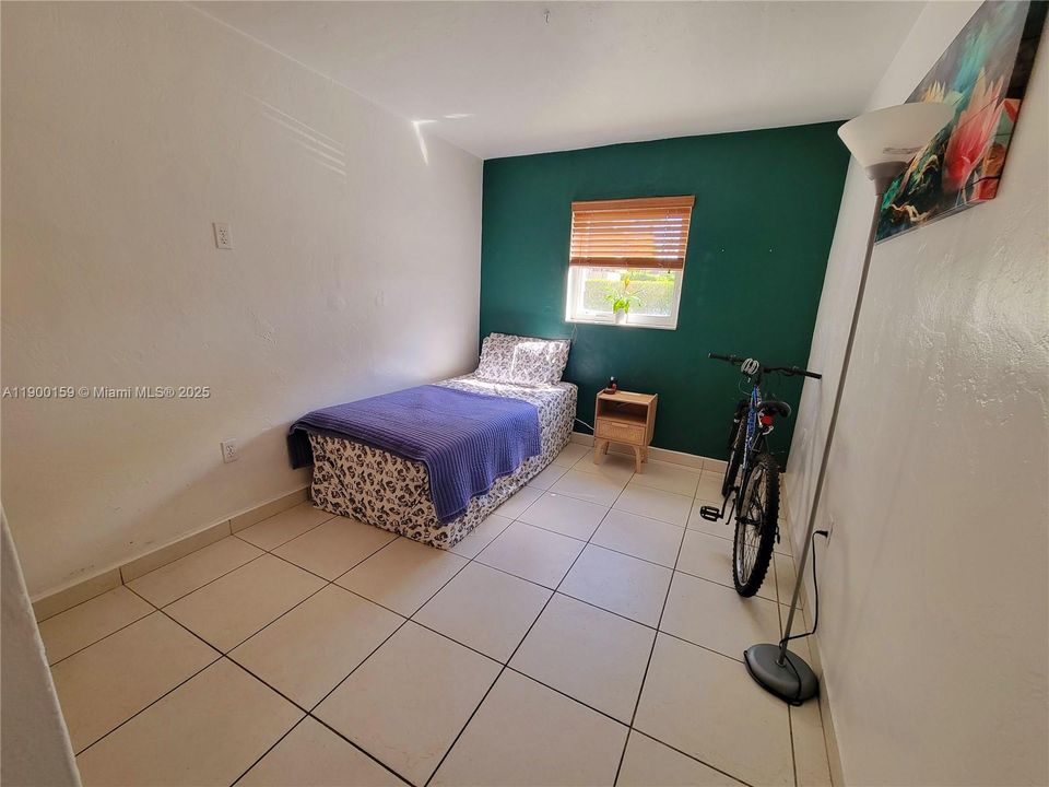 待售: $375,000 (2 贝兹, 1 浴室, 805 平方英尺)