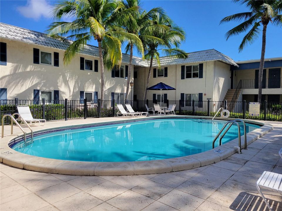 待售: $375,000 (2 贝兹, 1 浴室, 805 平方英尺)