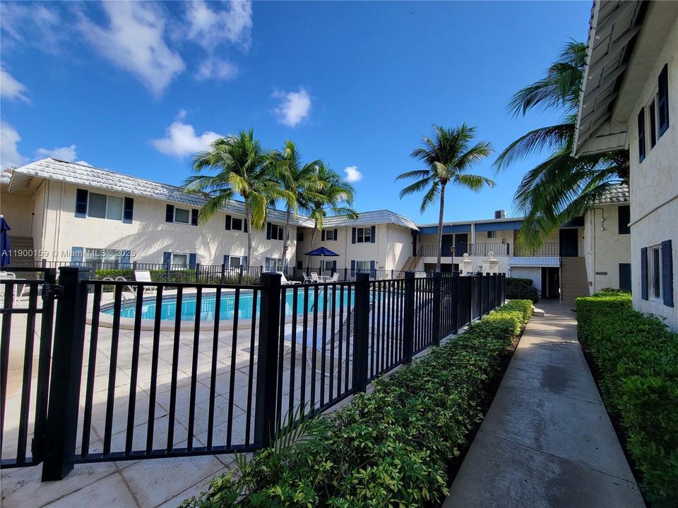 待售: $375,000 (2 贝兹, 1 浴室, 805 平方英尺)