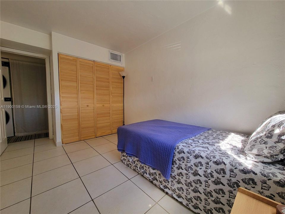 待售: $375,000 (2 贝兹, 1 浴室, 805 平方英尺)