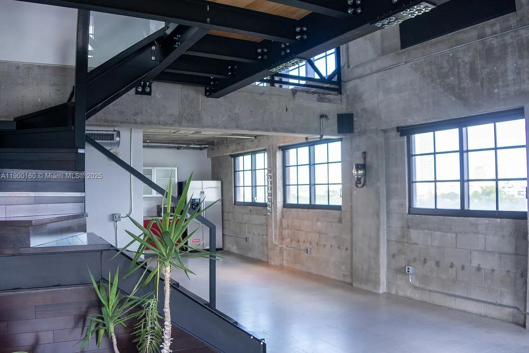 Recently Rented: $5,300 (1 beds, 1 baths, 1398 Square Feet)