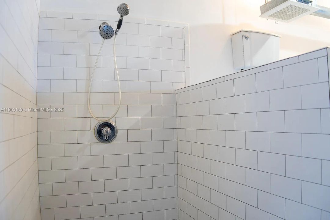 Recently Rented: $5,300 (1 beds, 1 baths, 1398 Square Feet)