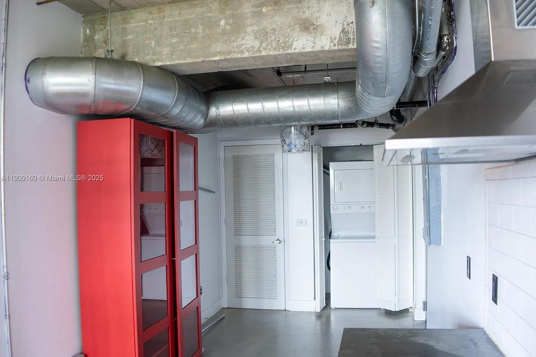 Recently Rented: $5,300 (1 beds, 1 baths, 1398 Square Feet)