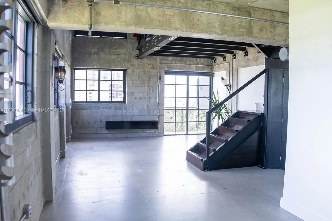 Recently Rented: $5,300 (1 beds, 1 baths, 1398 Square Feet)