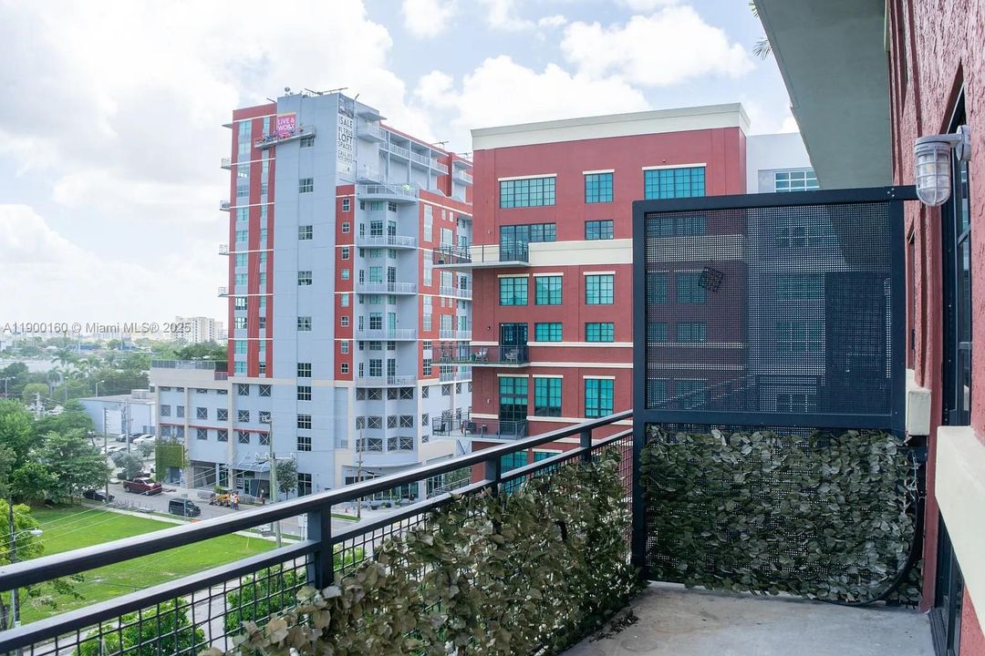 Recently Rented: $5,300 (1 beds, 1 baths, 1398 Square Feet)