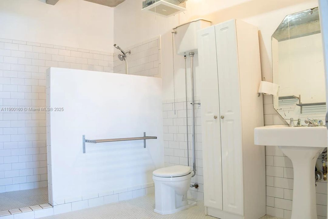 Recently Rented: $5,300 (1 beds, 1 baths, 1398 Square Feet)