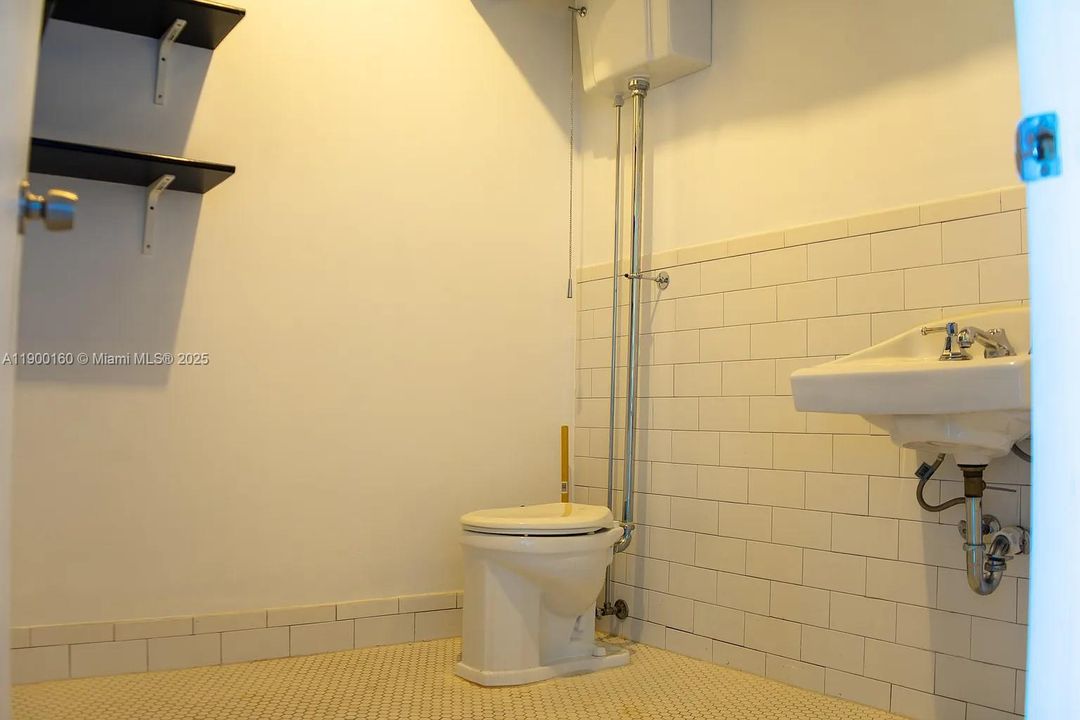 Recently Rented: $5,300 (1 beds, 1 baths, 1398 Square Feet)