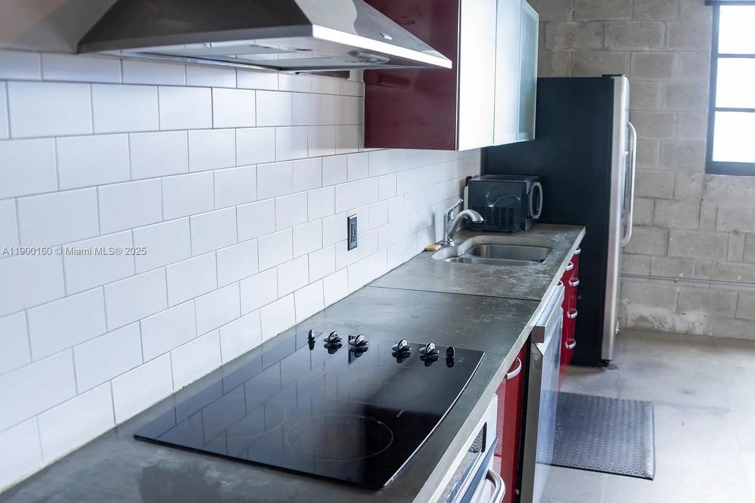 Recently Rented: $5,300 (1 beds, 1 baths, 1398 Square Feet)