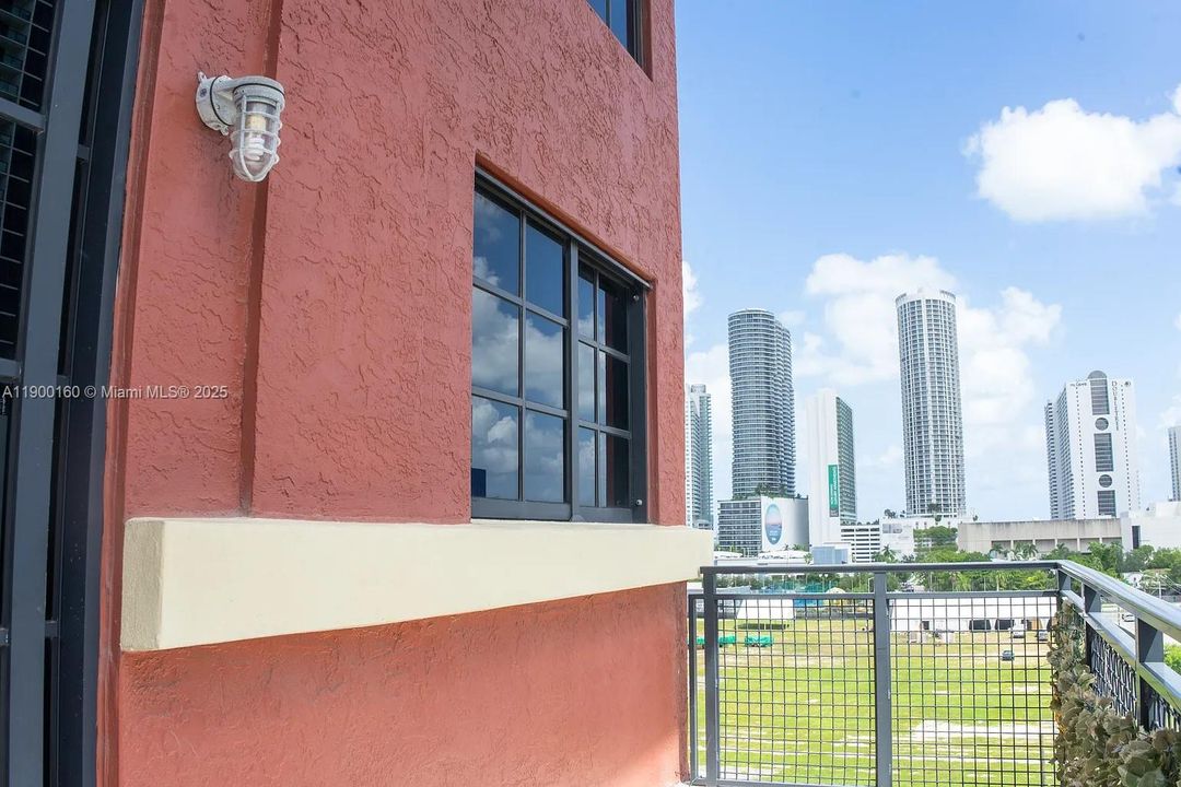 Recently Rented: $5,300 (1 beds, 1 baths, 1398 Square Feet)