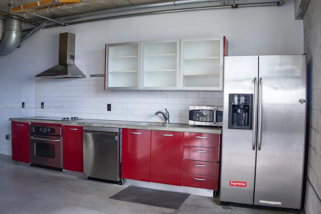 Recently Rented: $5,300 (1 beds, 1 baths, 1398 Square Feet)