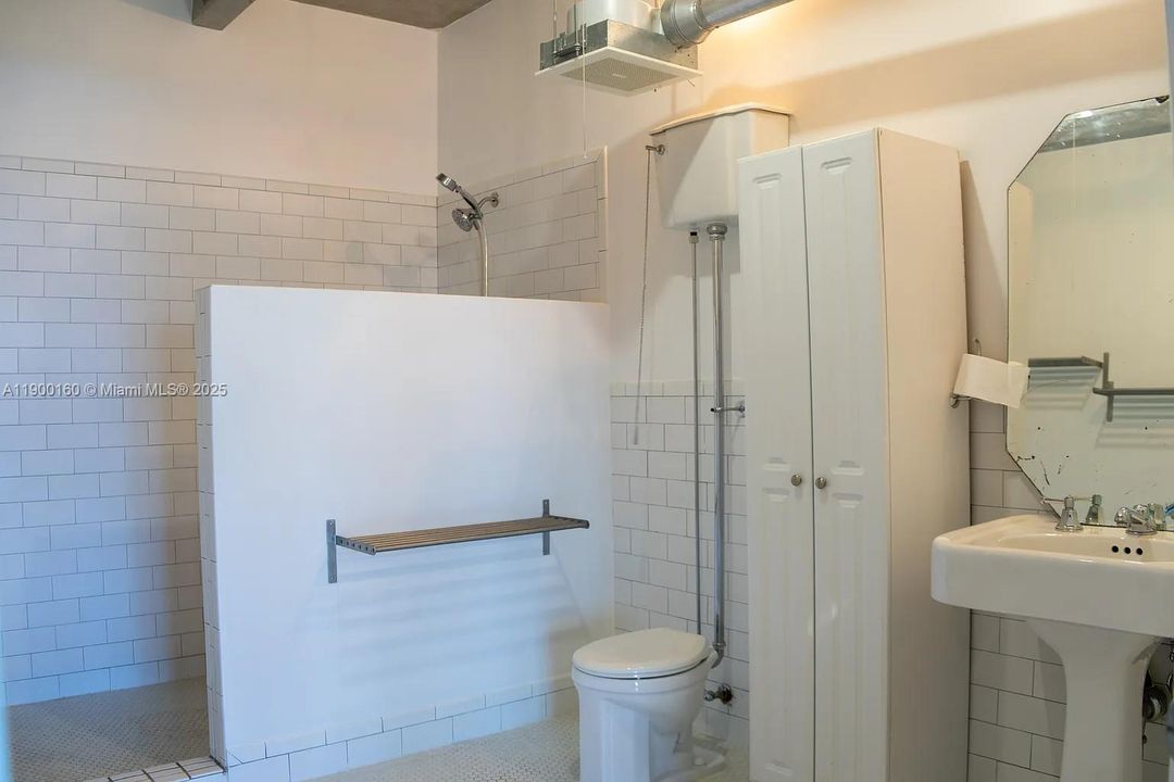 Recently Rented: $5,300 (1 beds, 1 baths, 1398 Square Feet)