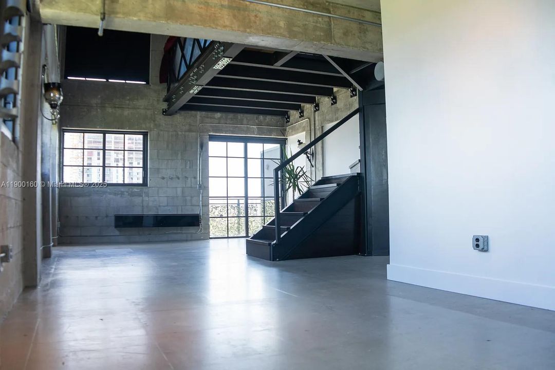 Recently Rented: $5,300 (1 beds, 1 baths, 1398 Square Feet)