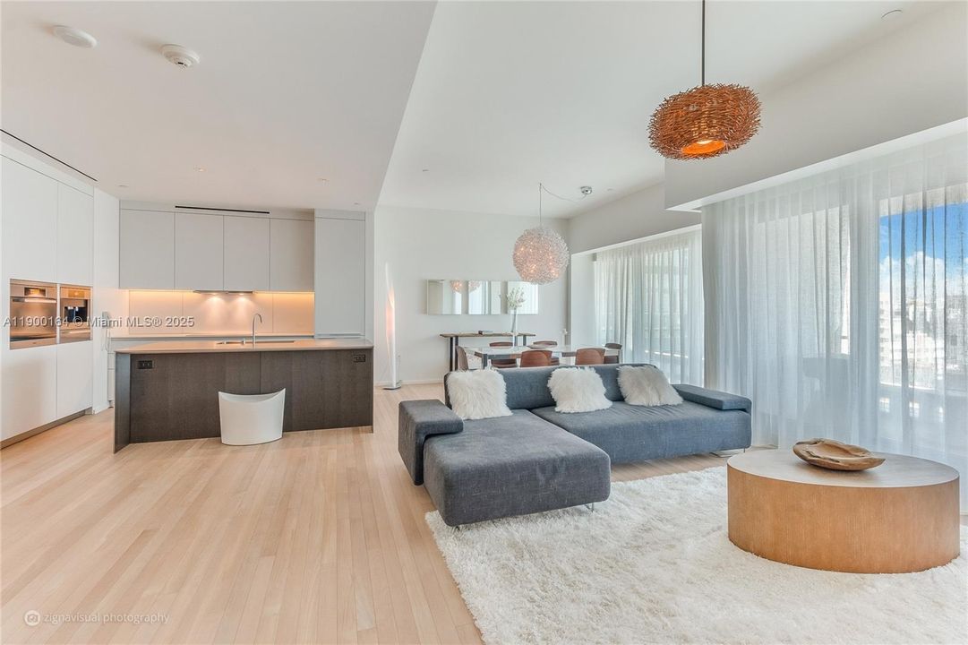 Recently Rented: $20,000 (1 beds, 1 baths, 1125 Square Feet)