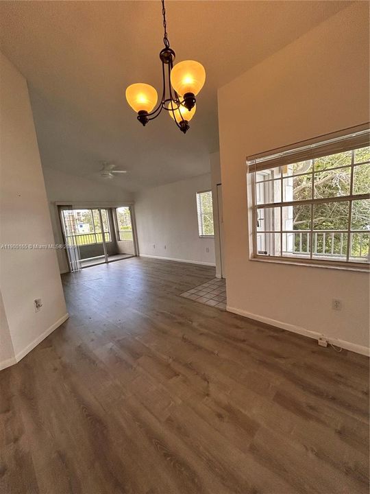 Под контрактом: $2,050 (2 спален, 2 ванн, 981 Квадратных фут)