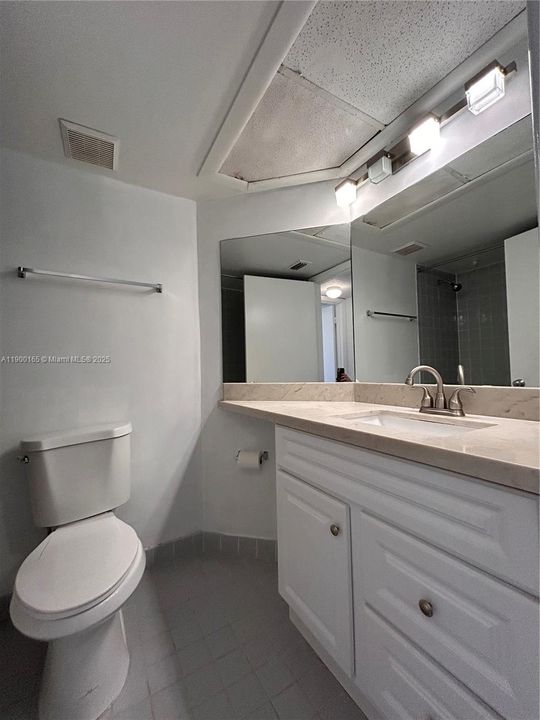 Под контрактом: $2,050 (2 спален, 2 ванн, 981 Квадратных фут)