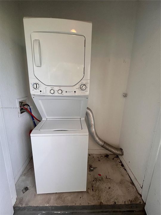 Под контрактом: $2,050 (2 спален, 2 ванн, 981 Квадратных фут)