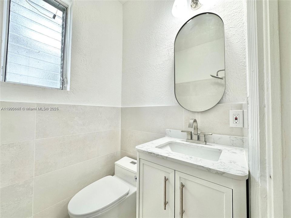 Под контрактом: $1,700 (0 спален, 1 ванн, 430 Квадратных фут)