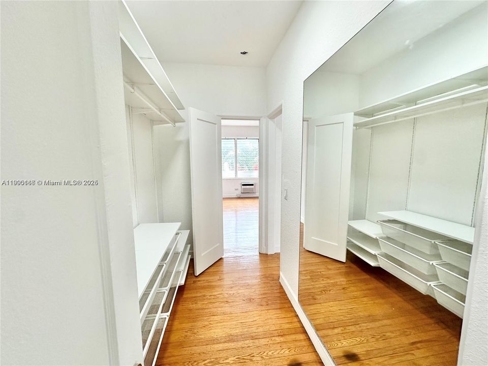 Под контрактом: $1,700 (0 спален, 1 ванн, 430 Квадратных фут)