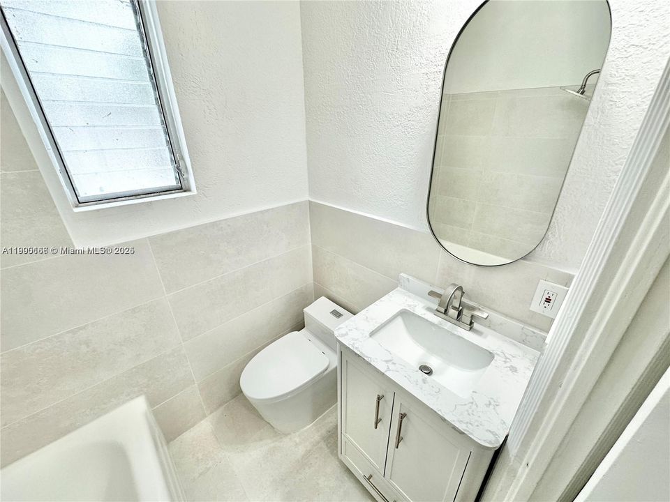 Под контрактом: $1,700 (0 спален, 1 ванн, 430 Квадратных фут)