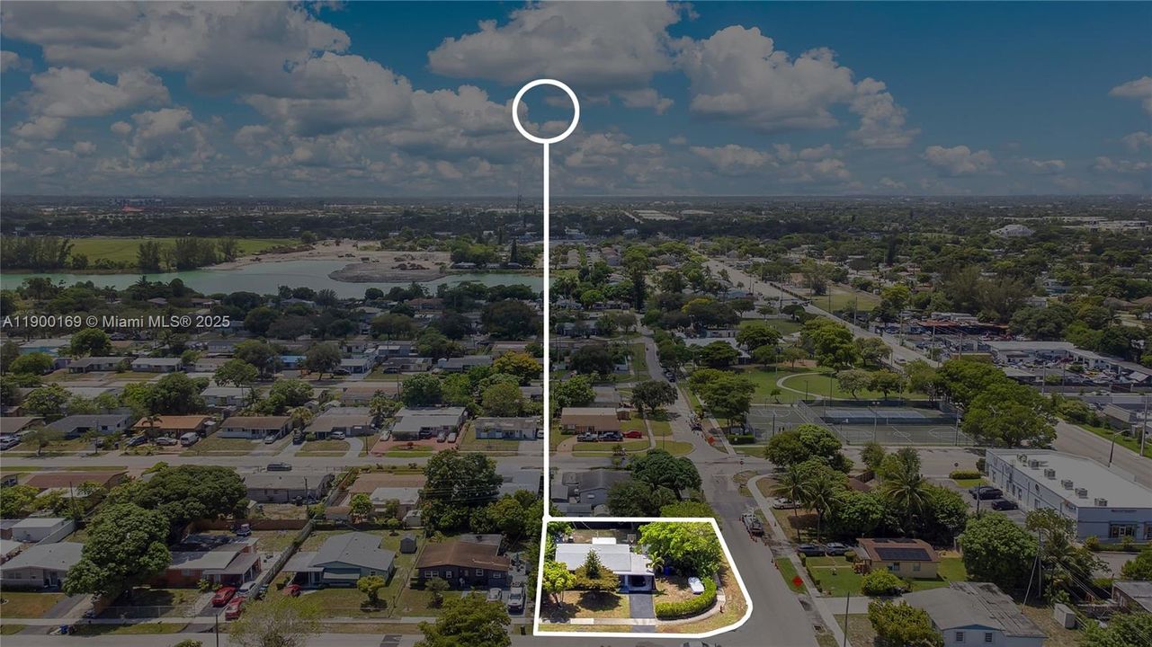 合同活跃: $399,000 (3 贝兹, 2 浴室, 825 平方英尺)