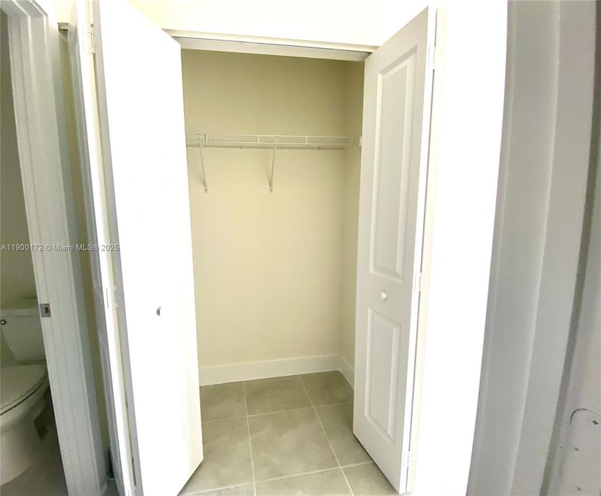 For Sale: $349,000 (1 beds, 1 baths, 738 Square Feet)