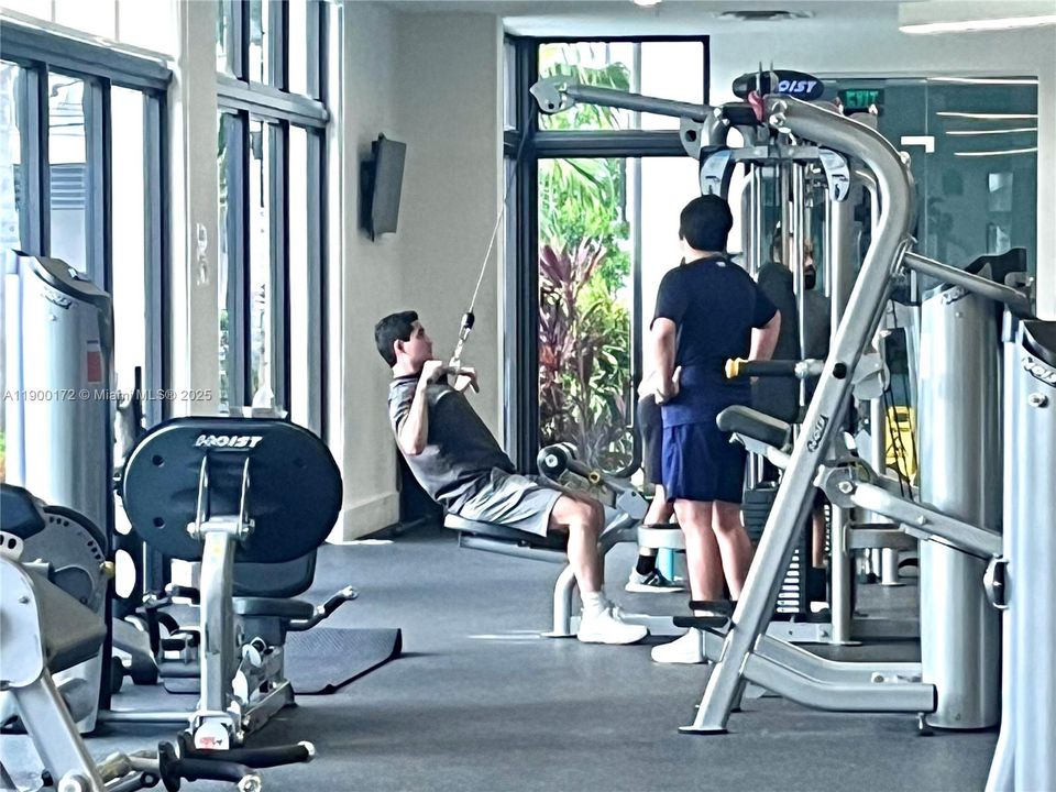 For Sale: $349,000 (1 beds, 1 baths, 738 Square Feet)