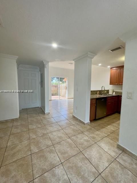 Active With Contract: $2,800 (3 beds, 3 baths, 0 Square Feet)