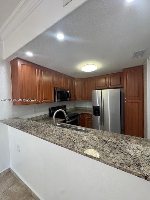Active With Contract: $2,800 (3 beds, 3 baths, 0 Square Feet)