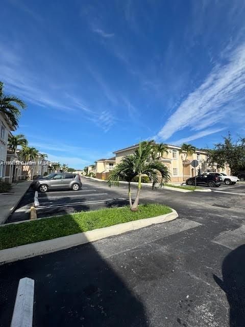Active With Contract: $2,800 (3 beds, 3 baths, 0 Square Feet)
