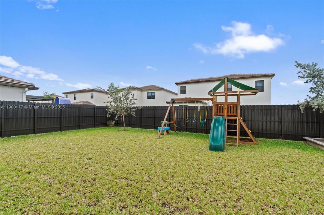 For Sale: $795,000 (5 beds, 3 baths, 3252 Square Feet)