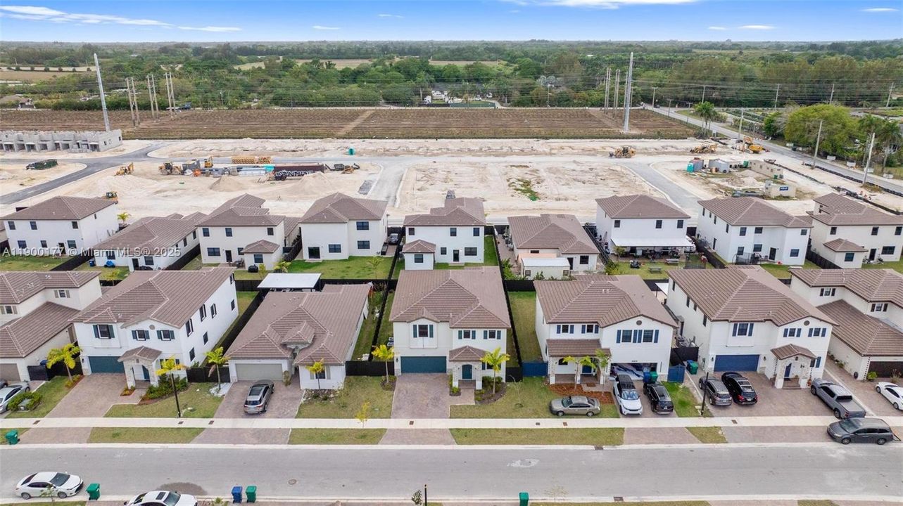 For Sale: $795,000 (5 beds, 3 baths, 3252 Square Feet)