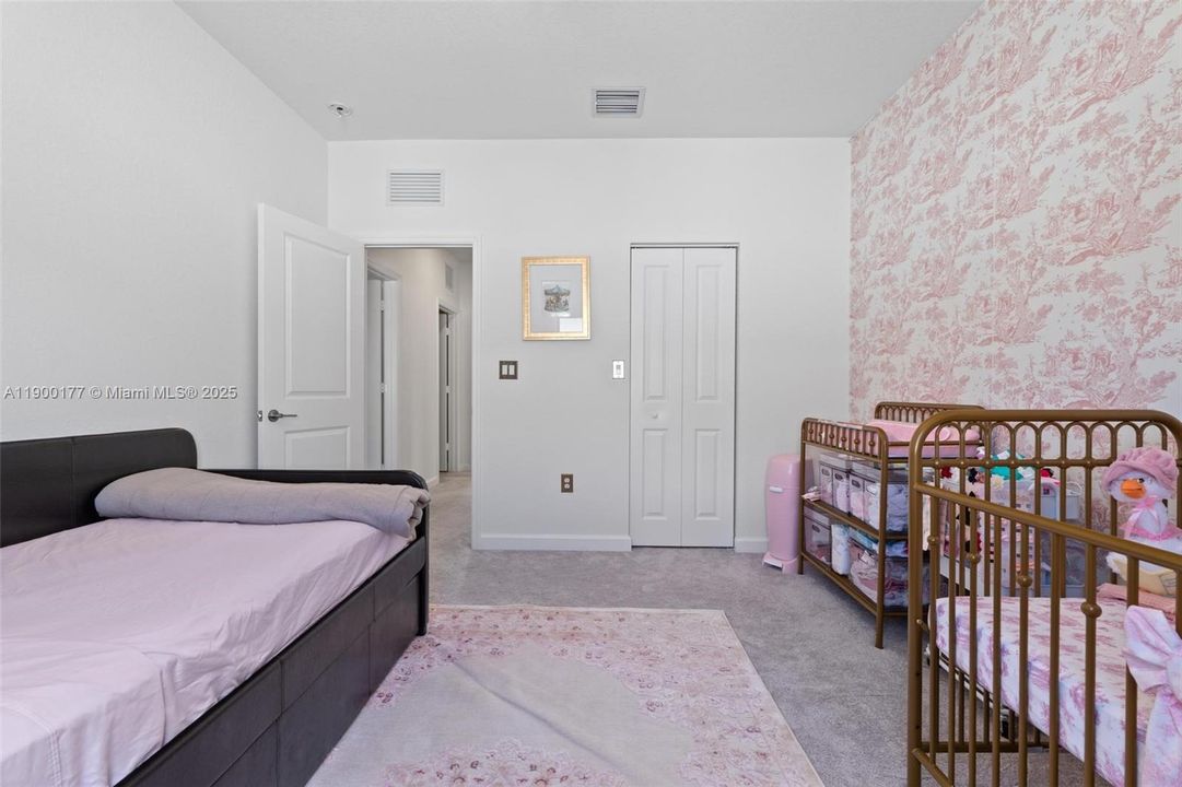 For Sale: $795,000 (5 beds, 3 baths, 3252 Square Feet)