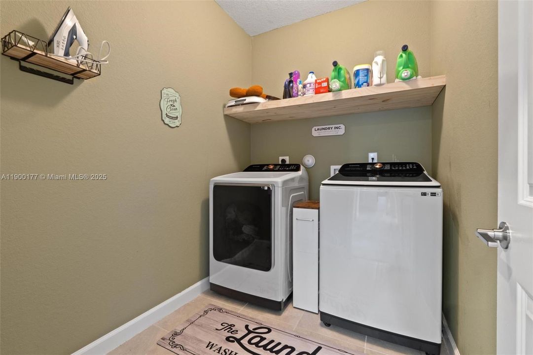 For Sale: $795,000 (5 beds, 3 baths, 3252 Square Feet)