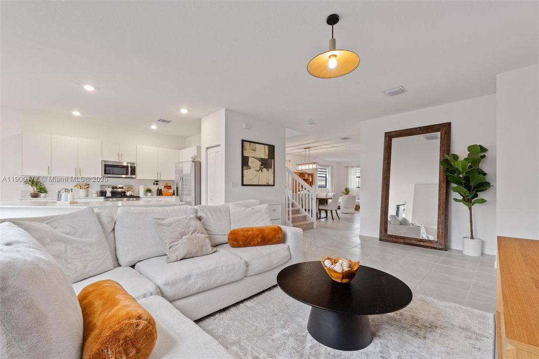 For Sale: $795,000 (5 beds, 3 baths, 3252 Square Feet)