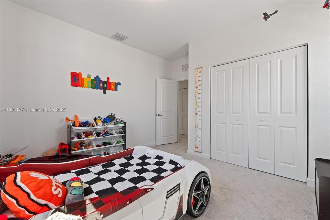 For Sale: $795,000 (5 beds, 3 baths, 3252 Square Feet)