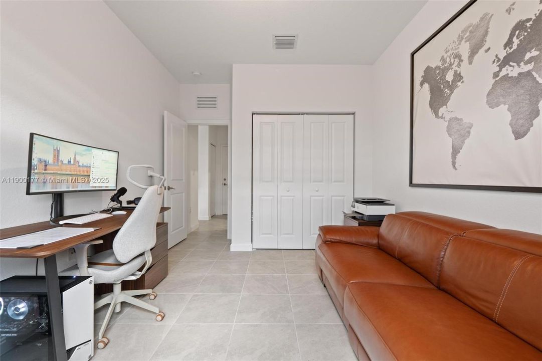 For Sale: $795,000 (5 beds, 3 baths, 3252 Square Feet)