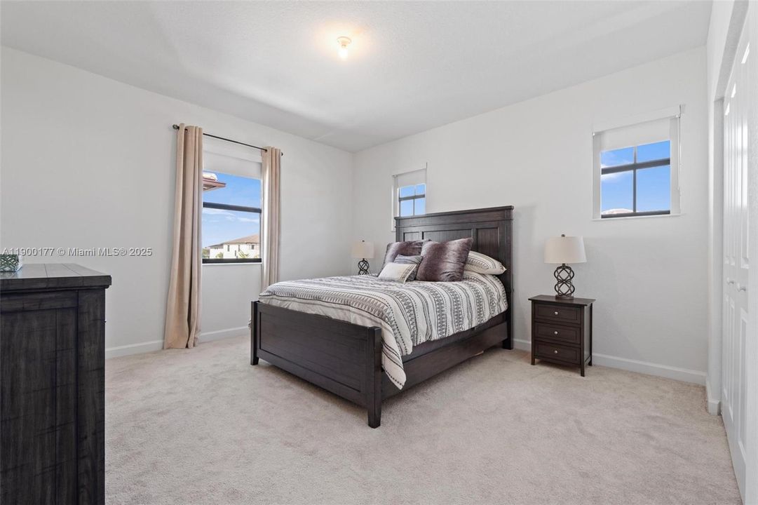 For Sale: $795,000 (5 beds, 3 baths, 3252 Square Feet)