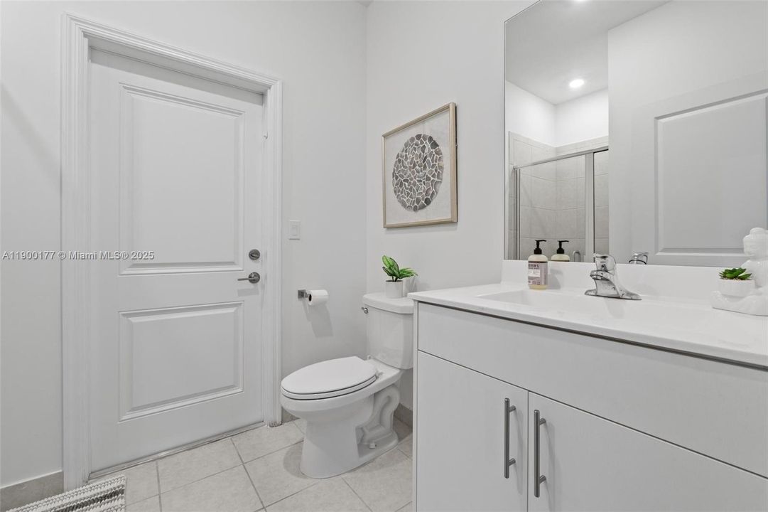 For Sale: $795,000 (5 beds, 3 baths, 3252 Square Feet)