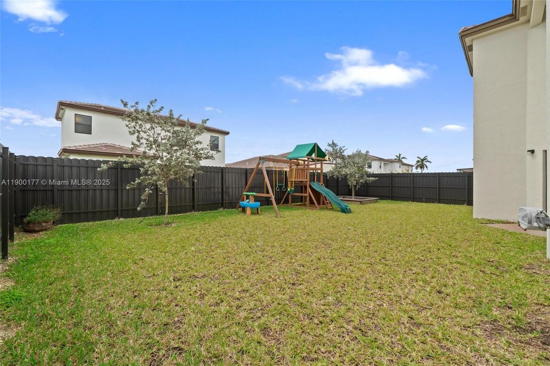 For Sale: $795,000 (5 beds, 3 baths, 3252 Square Feet)