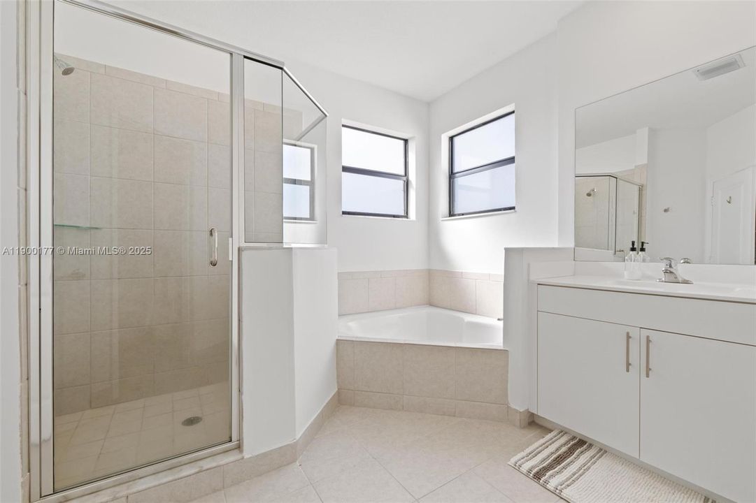 For Sale: $795,000 (5 beds, 3 baths, 3252 Square Feet)