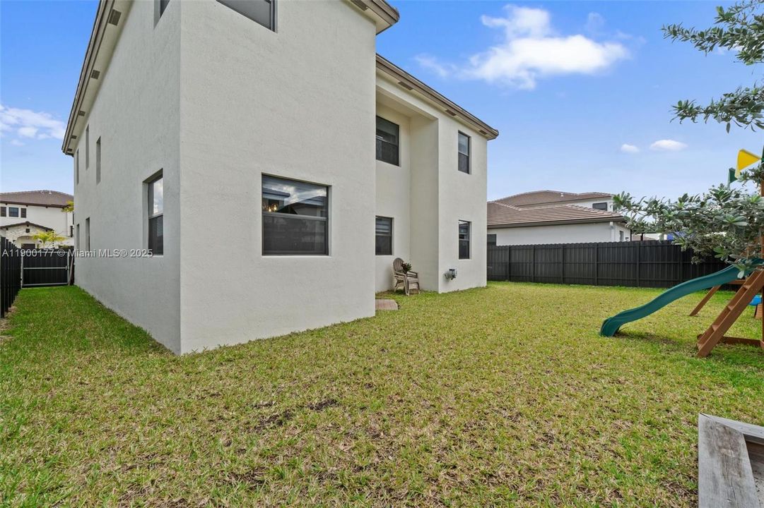 For Sale: $795,000 (5 beds, 3 baths, 3252 Square Feet)