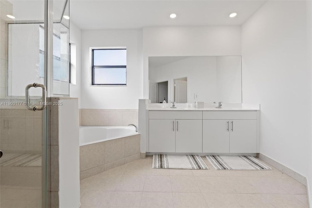 For Sale: $795,000 (5 beds, 3 baths, 3252 Square Feet)