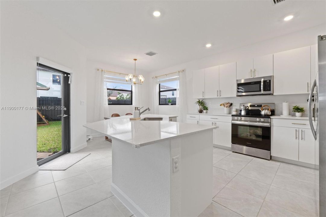 For Sale: $795,000 (5 beds, 3 baths, 3252 Square Feet)