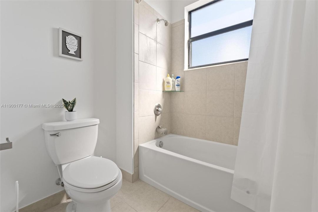 For Sale: $795,000 (5 beds, 3 baths, 3252 Square Feet)