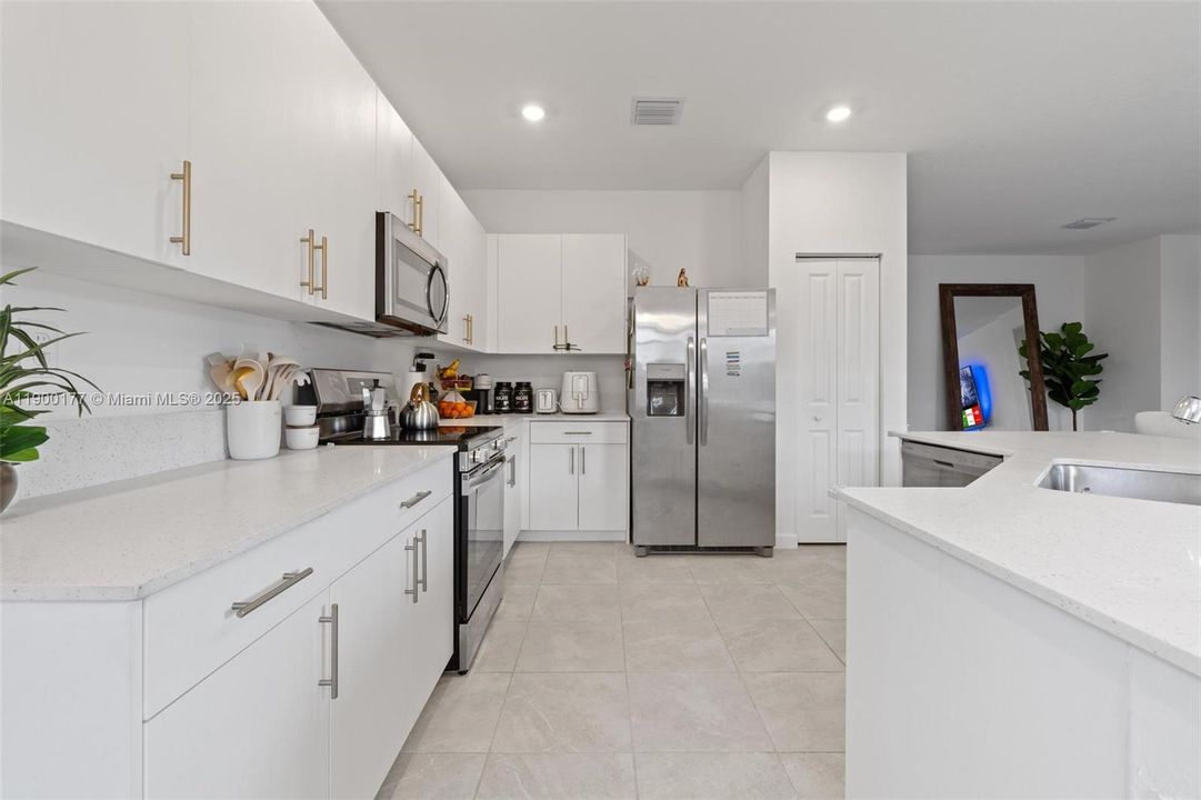 For Sale: $795,000 (5 beds, 3 baths, 3252 Square Feet)