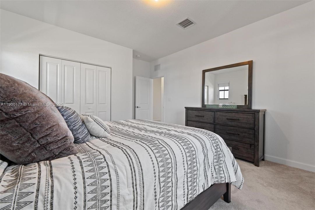 For Sale: $795,000 (5 beds, 3 baths, 3252 Square Feet)